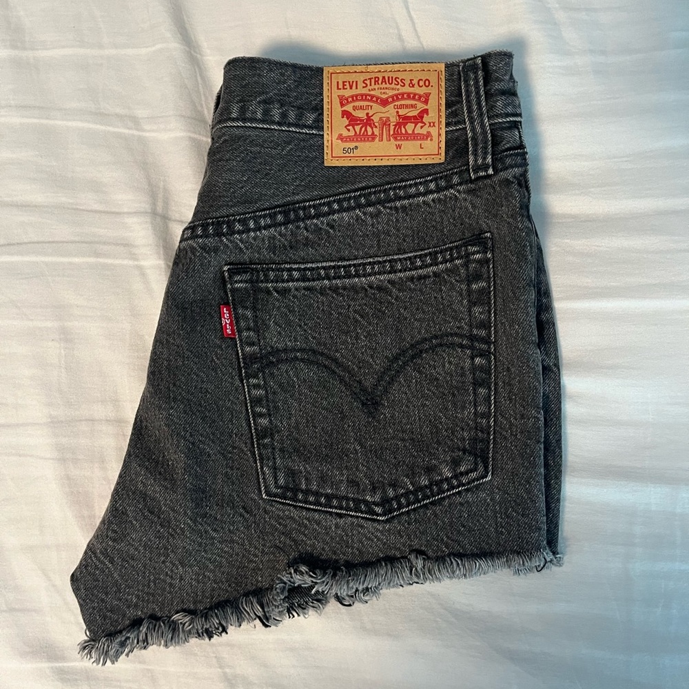 levi’s 501 cutoff black denim shorts